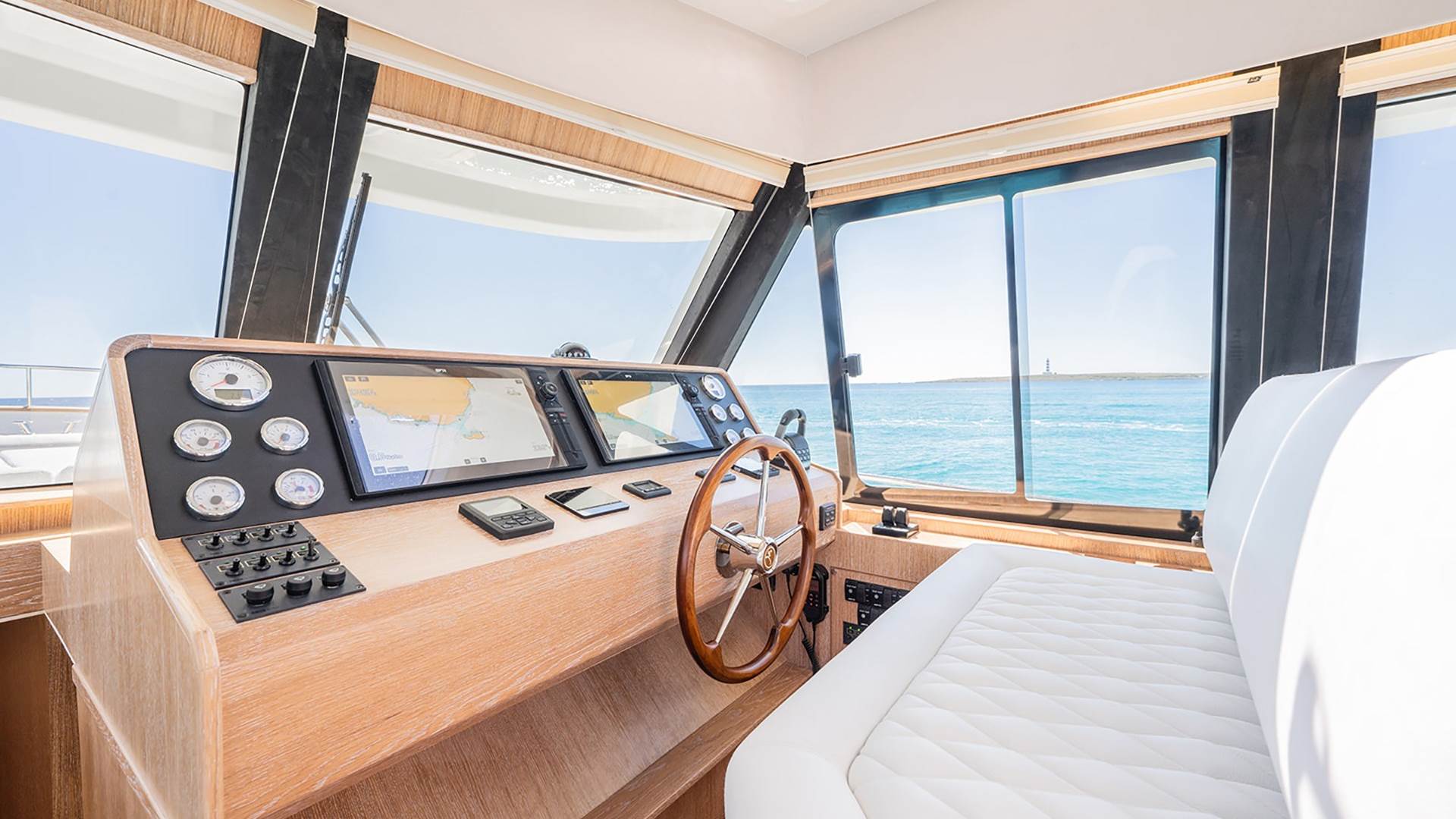 Sasga Yacht cabin Menorquin 55FB